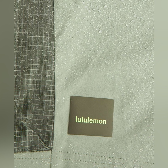 Lululemon Multi-Pocket Cargo High-Rise Hiking Short 5" size 4 - Picture 7 of 15